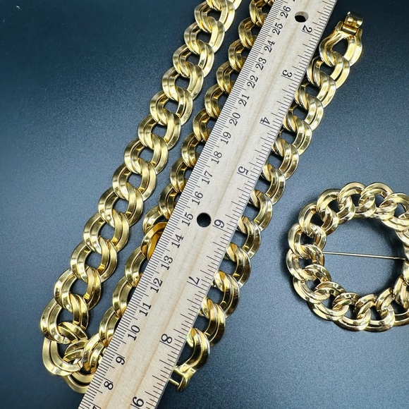 Vintage Signed Monet Gold Tone Bracelet Brooch And Necklace Set - Picture 5 of 12